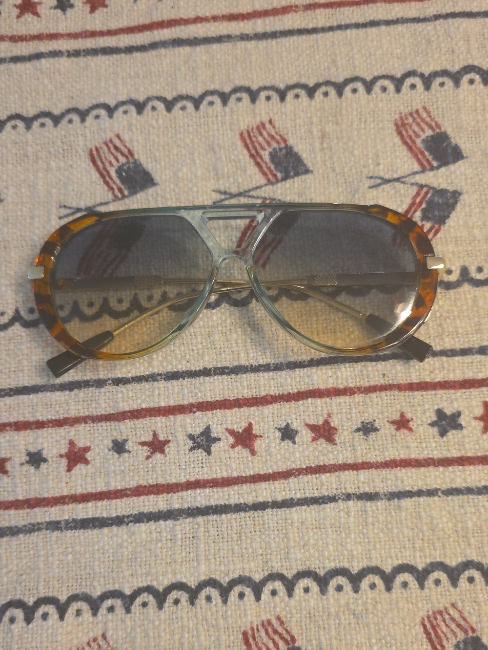 Aviator Style Sunglasses in Tortoiseshell and Gradient Lenses